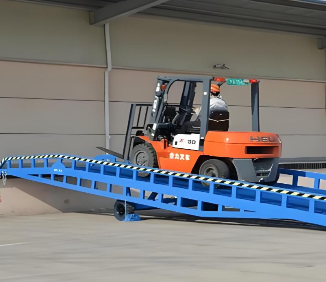 资兴移动式卸货平台（叉车用）